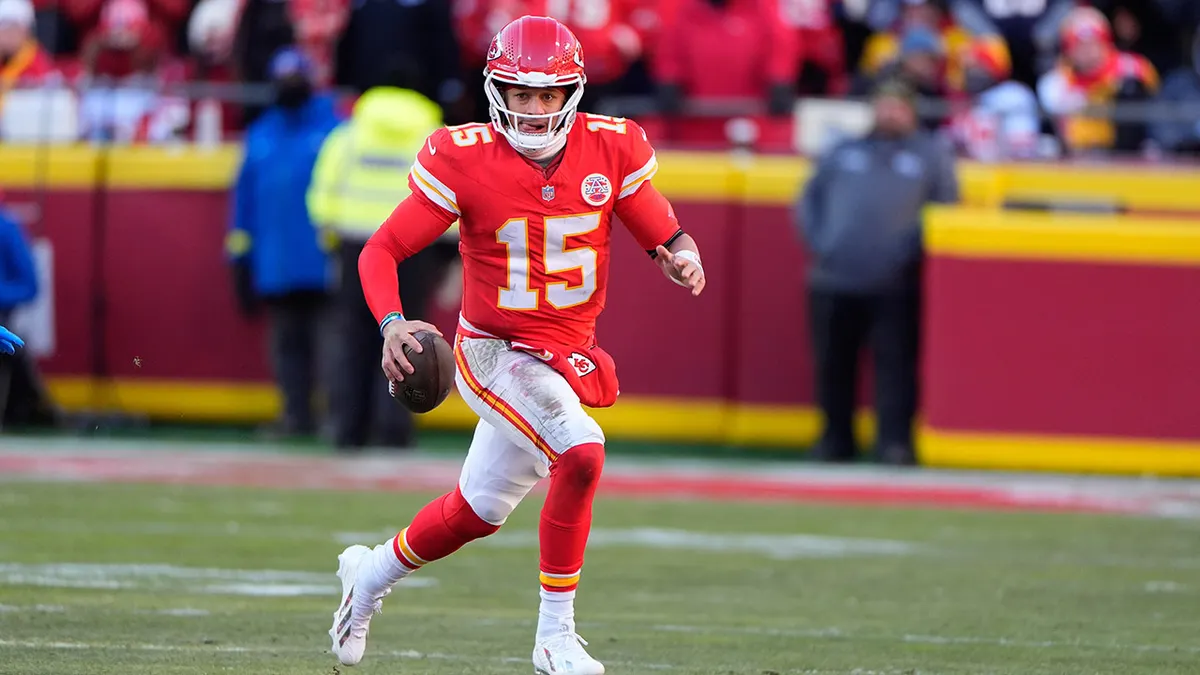 Patrick Mahomes scrambles